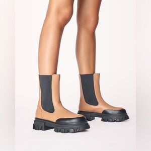 Women’s Billini Yuna Desert Platform Slip-On Combat Boots Size 8